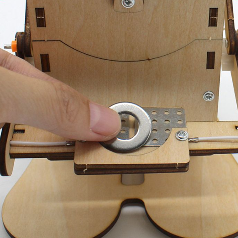 Houten doe-het-zelf robot die  - Science Project Kit recensie en prijs